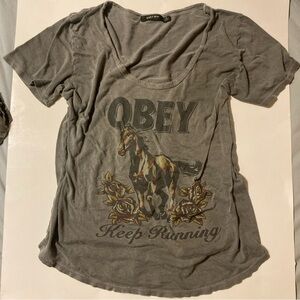 Obey No. 89 Keep Running Gray Horse Womens Top Size Small